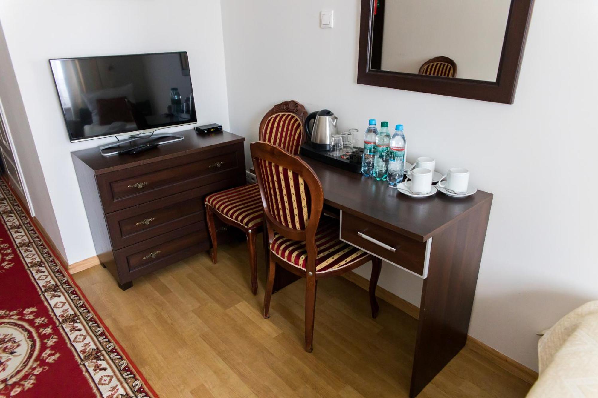 Hotel Napoleon Wroblew  Экстерьер фото