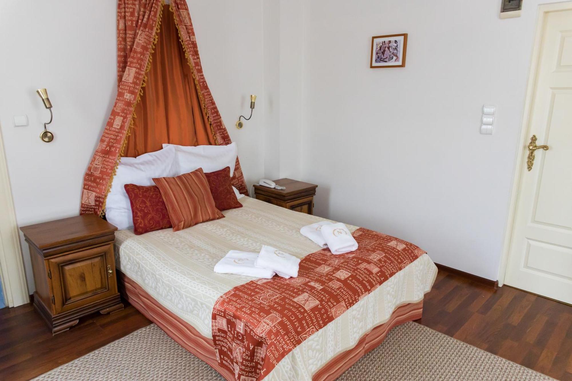 Hotel Napoleon Wroblew  Экстерьер фото