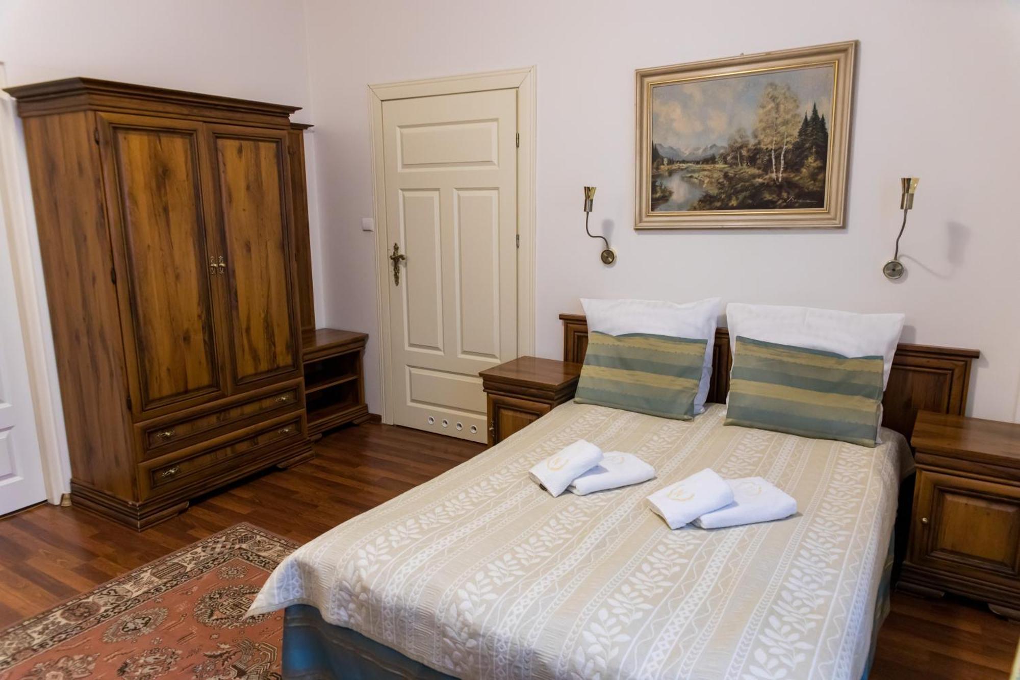 Hotel Napoleon Wroblew  Экстерьер фото