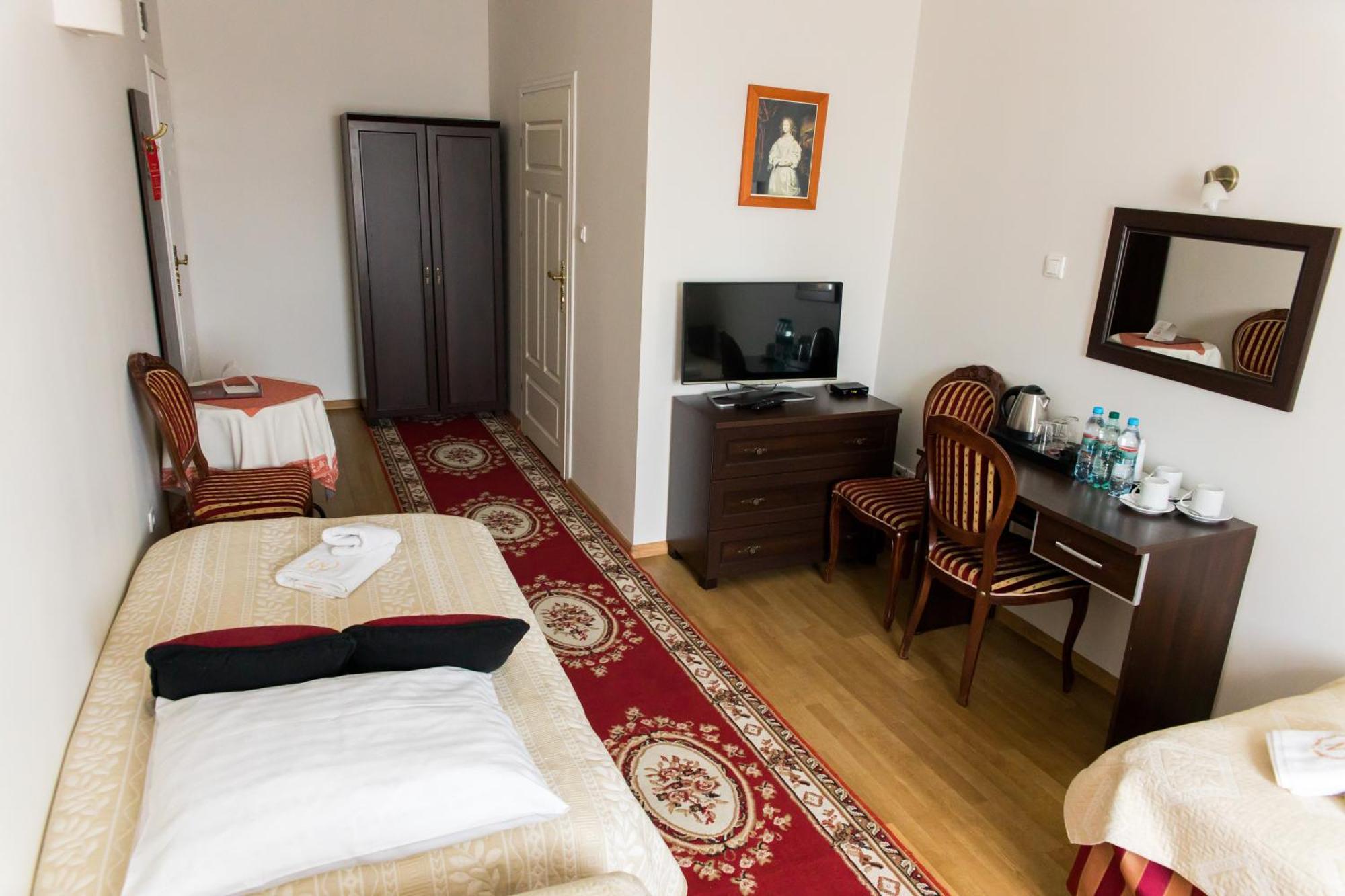 Hotel Napoleon Wroblew  Экстерьер фото