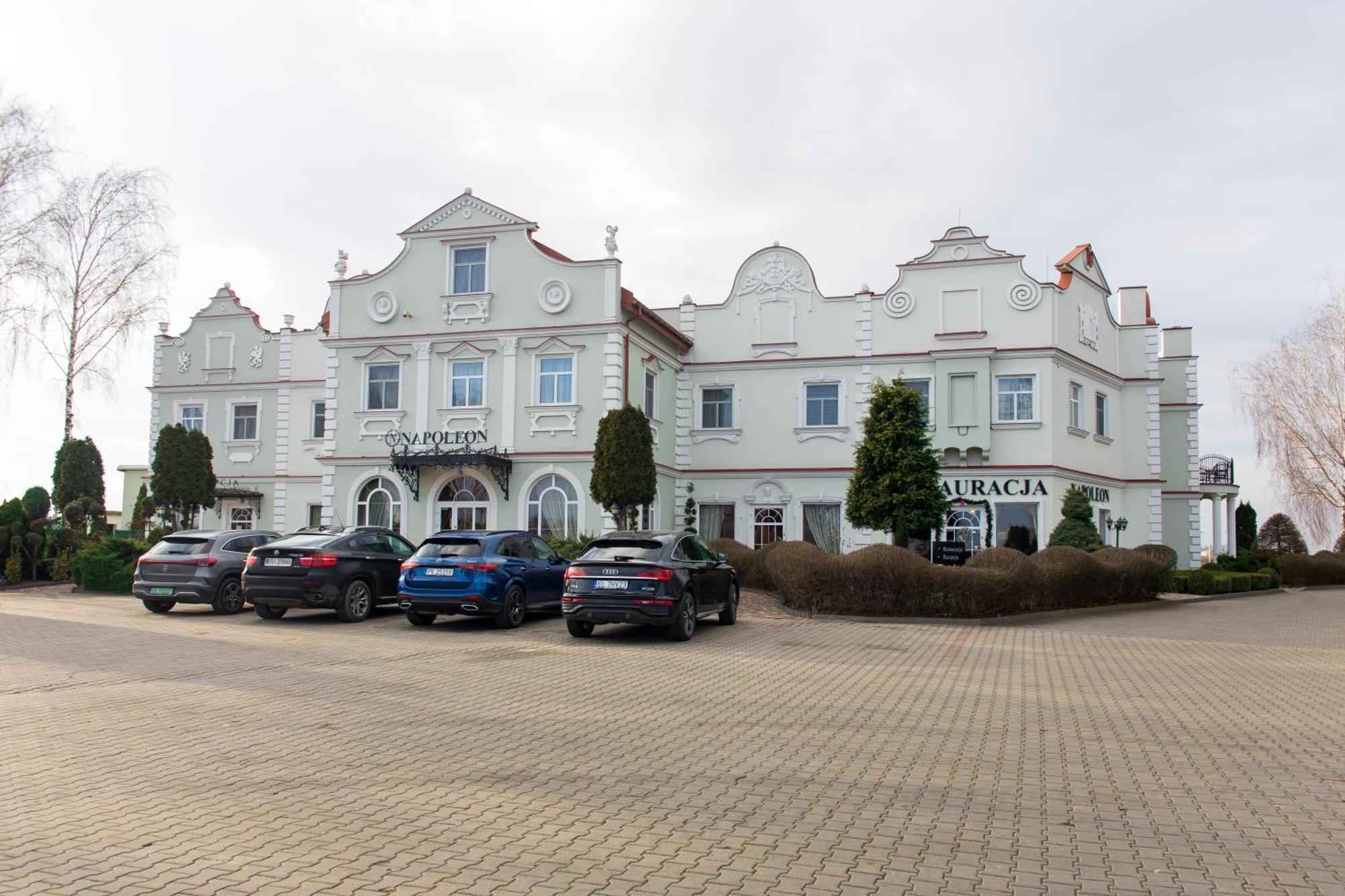 Hotel Napoleon Wroblew  Экстерьер фото