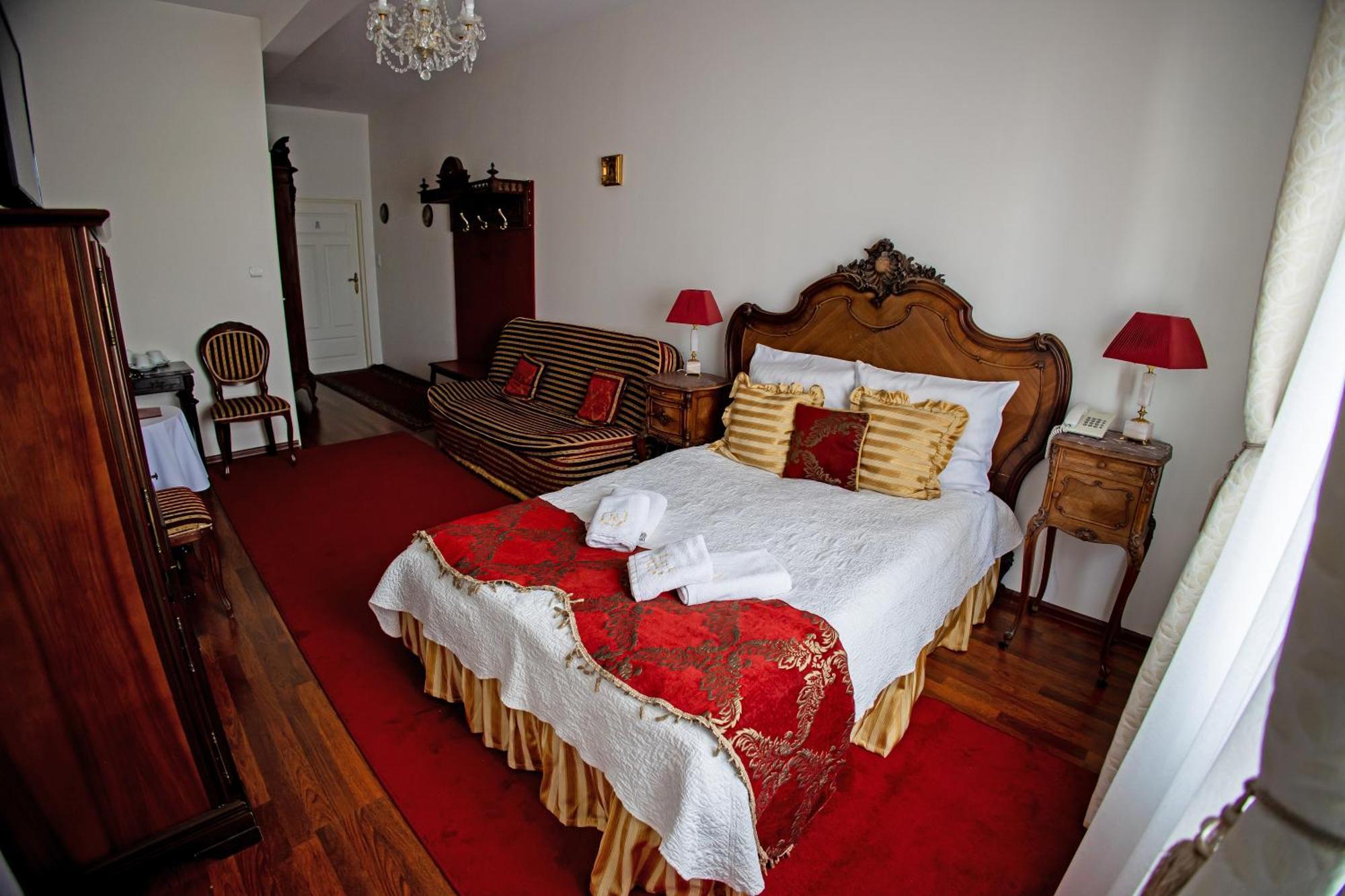 Hotel Napoleon Wroblew  Экстерьер фото