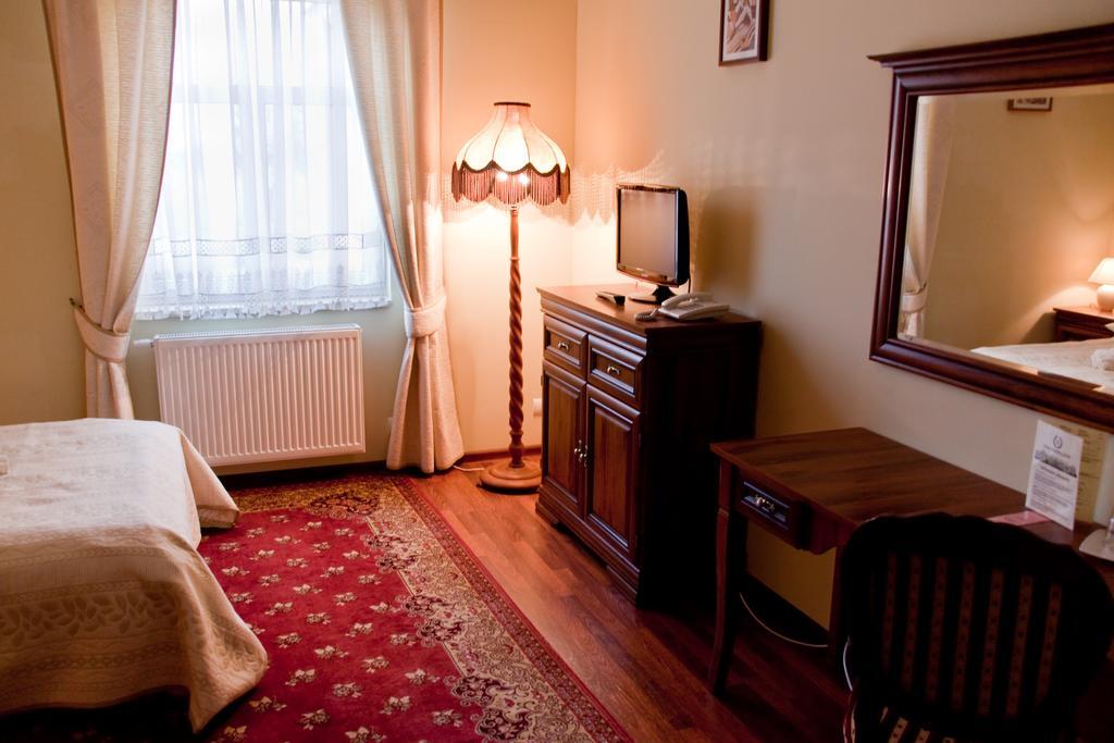 Hotel Napoleon Wroblew  Экстерьер фото