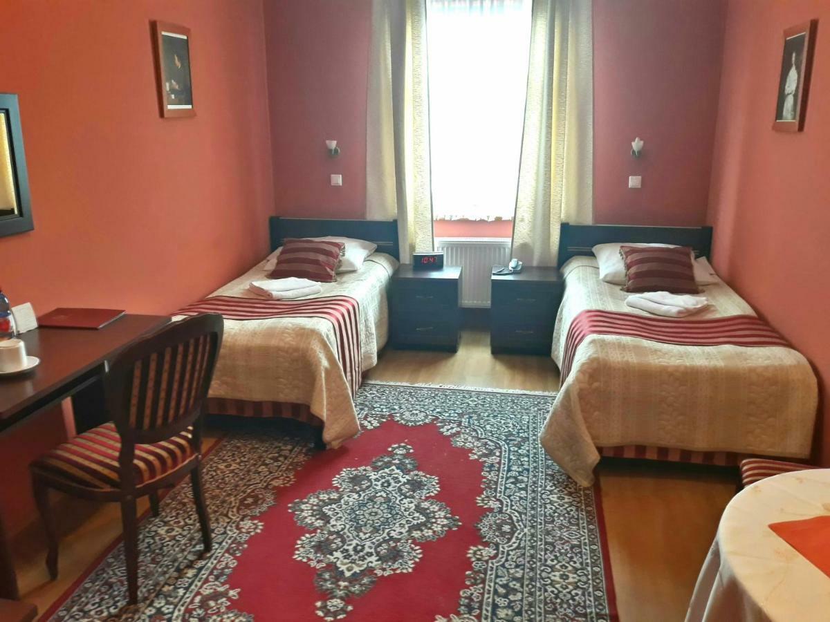 Hotel Napoleon Wroblew  Экстерьер фото